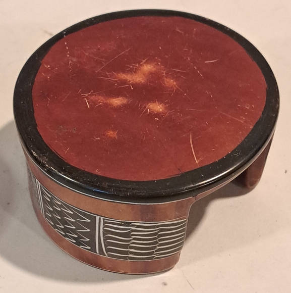 Round RED STONE COASTER SET Vintage Black Cream Zig Zag Design 6 & Holder. - Picture 4 of 10